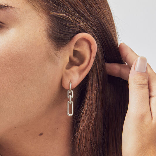 Boucles d'oreilles petit format avec  chaîne à facettes Movado
